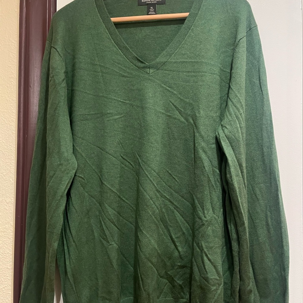 Banana Republic Men's Forest Green V-Neck Sweater